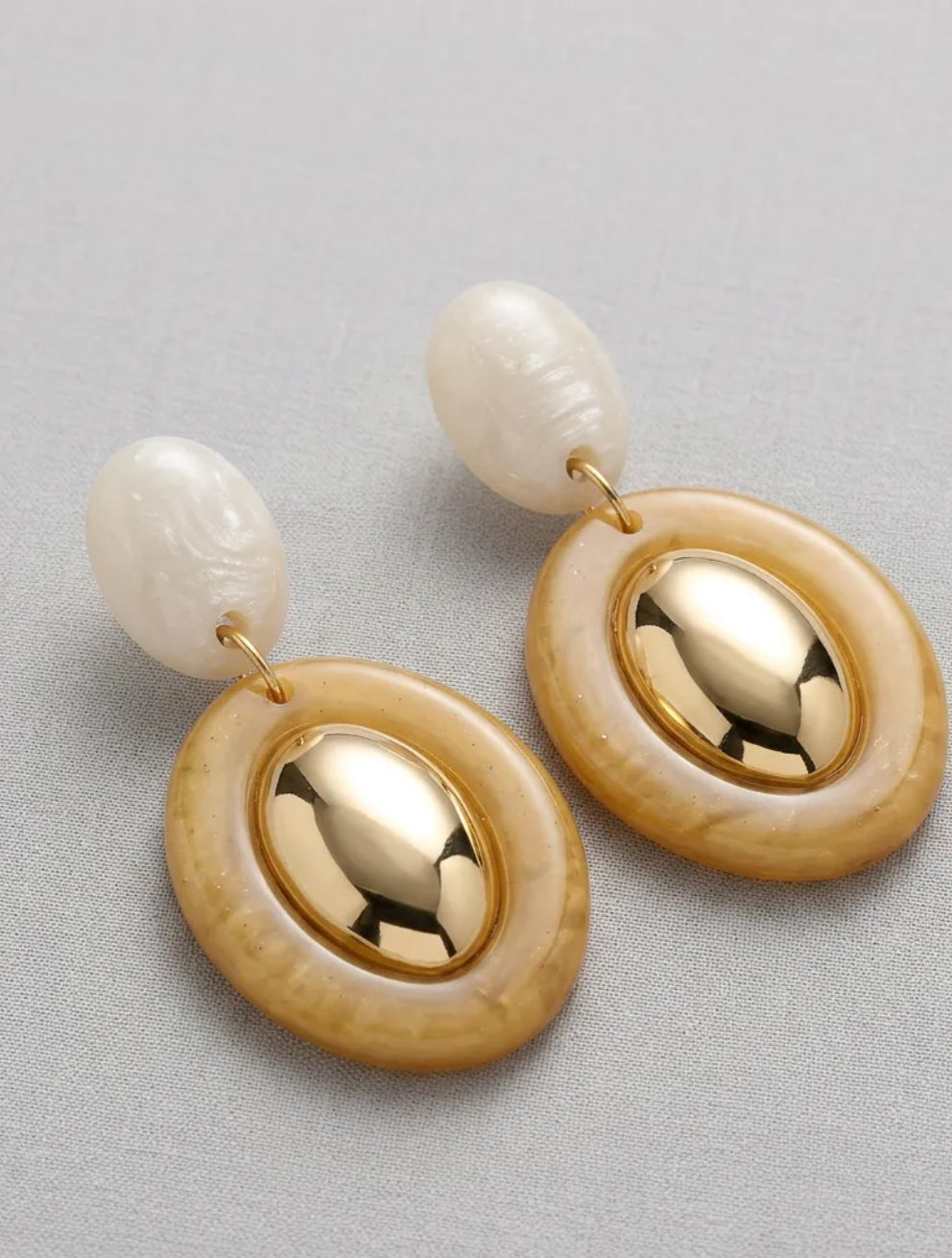 Marka Model Gold Detaylı Oval Küpe