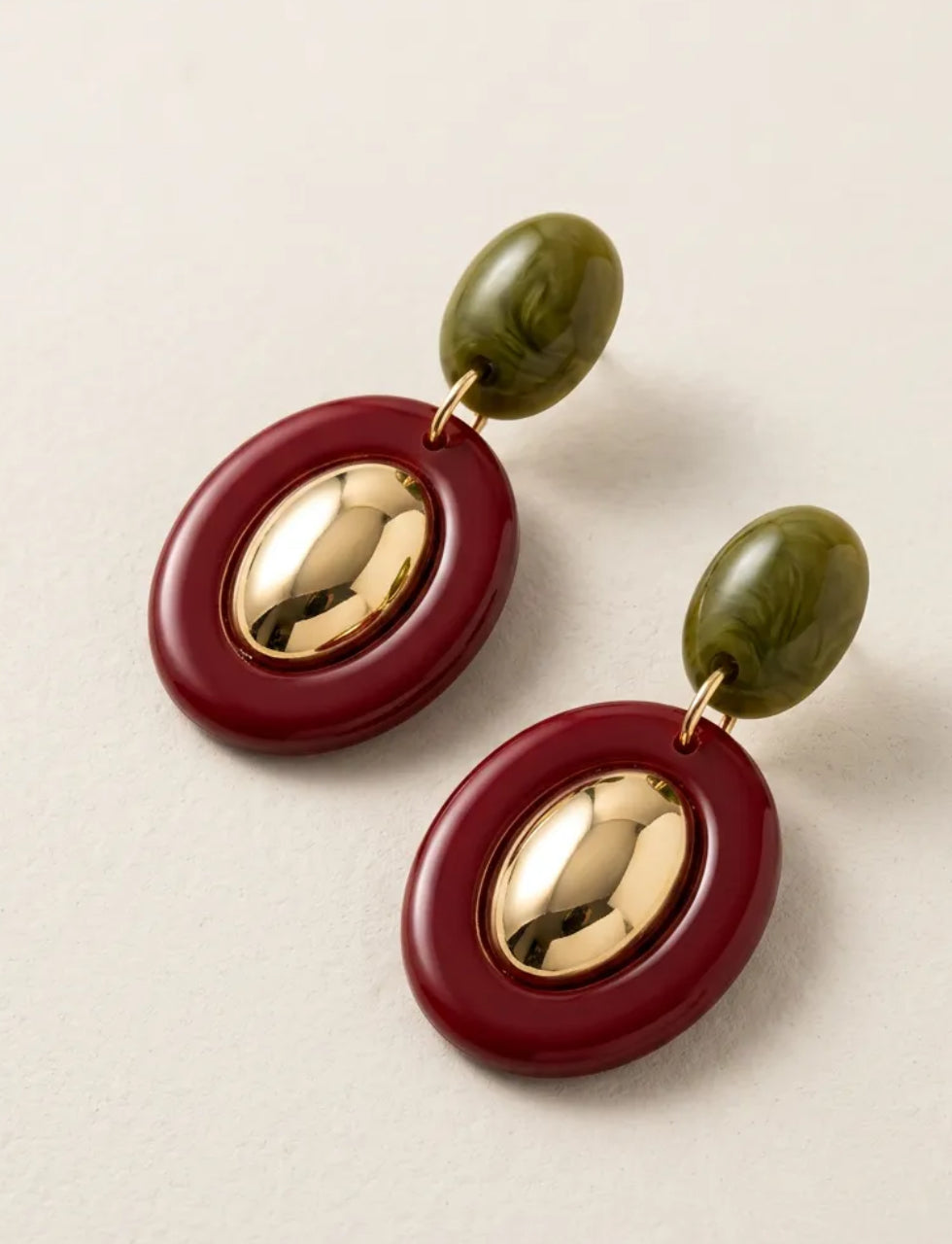Marka Model Gold Detaylı Oval Küpe