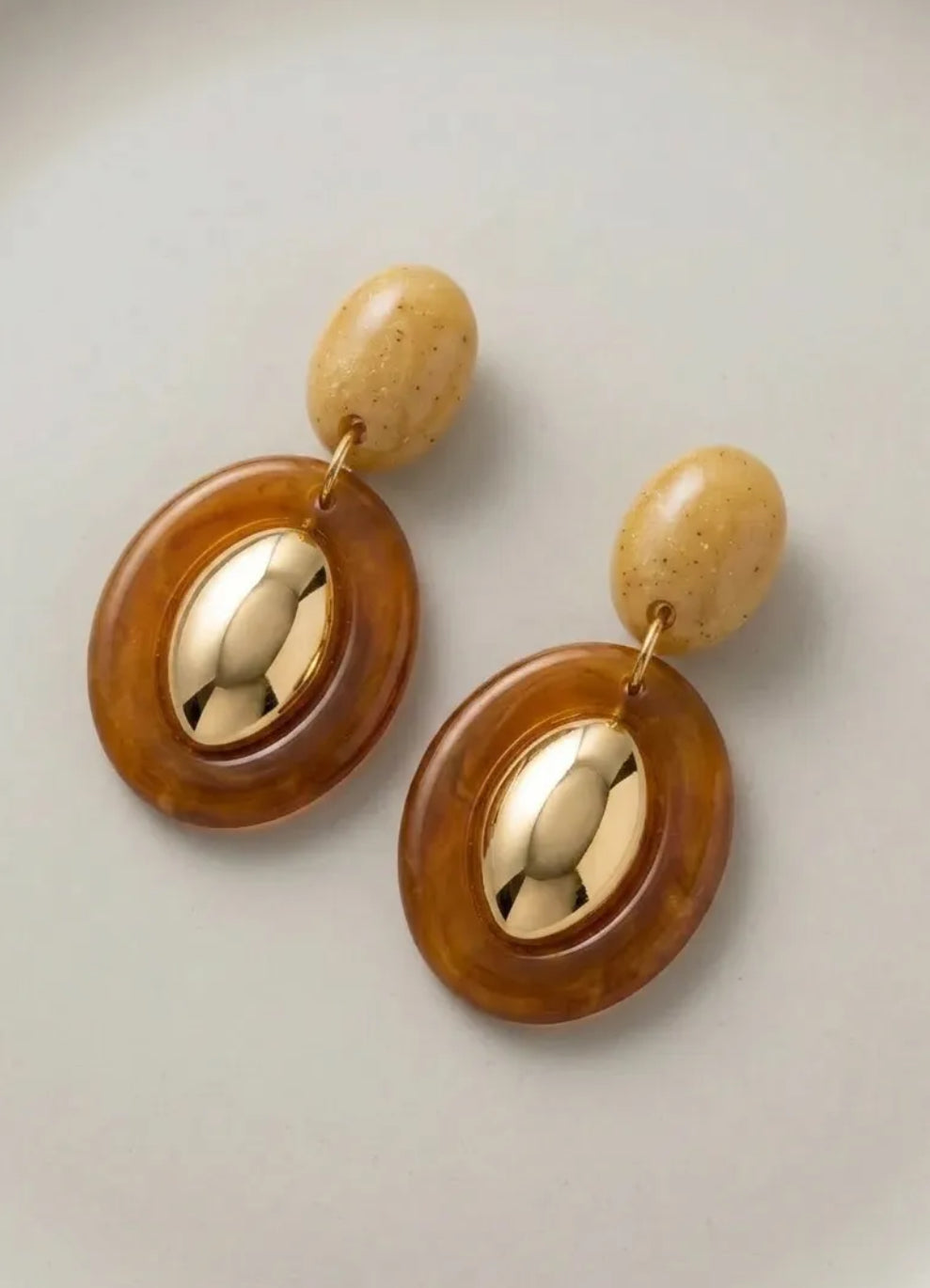 Marka Model Gold Detaylı Oval Küpe