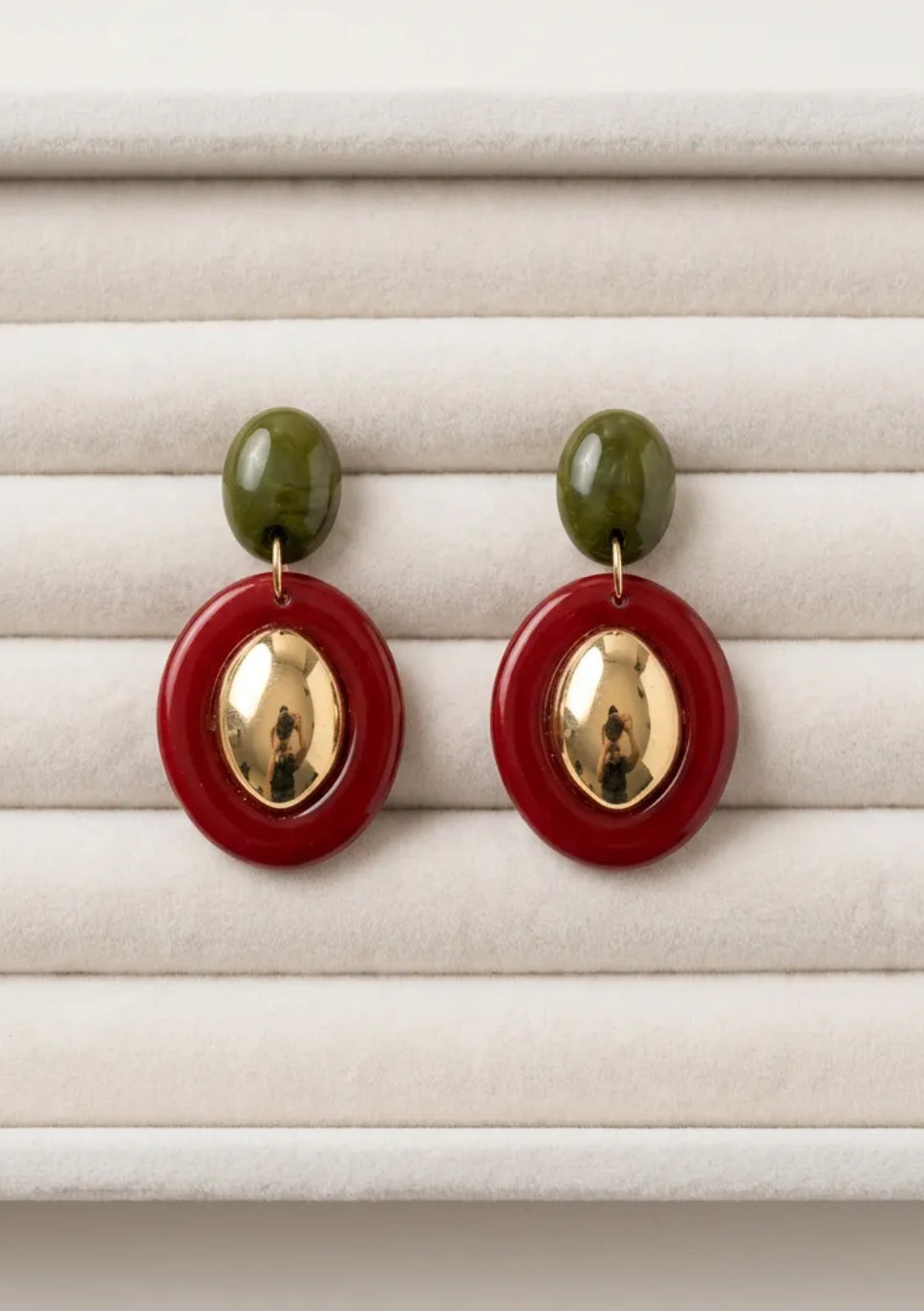 Marka Model Gold Detaylı Oval Küpe