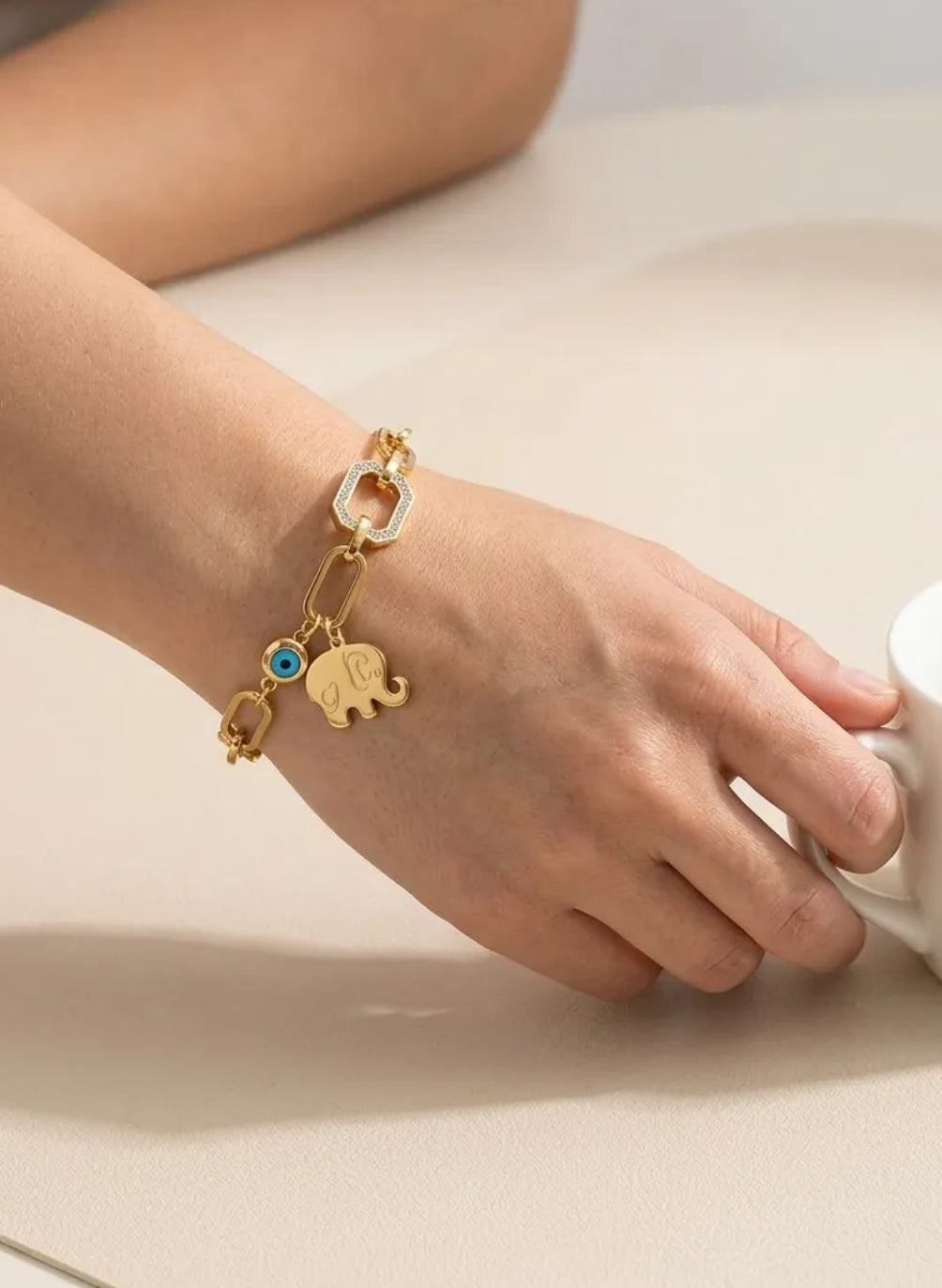 VİP SERİ FİL VE NAZAR DETAYLI GOLD ÇELİK BİLEKLİK
