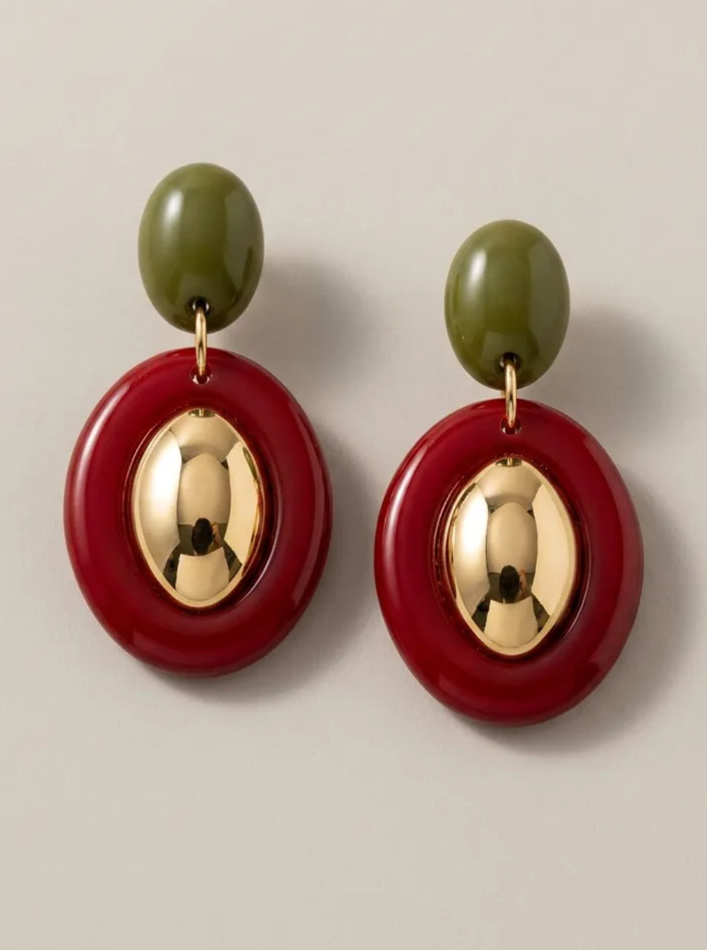 Marka Model Gold Detaylı Oval Küpe