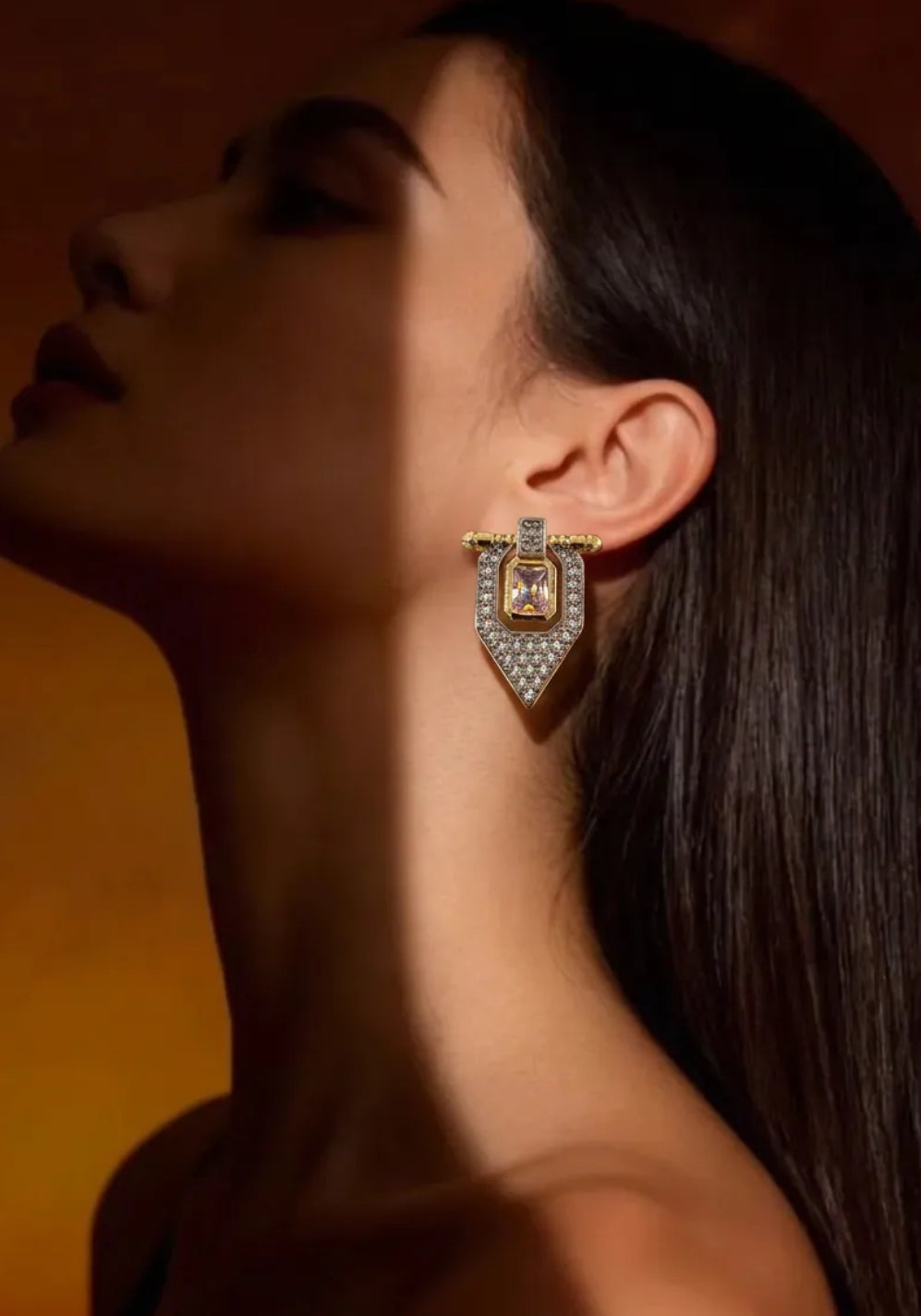 Pave Zirkon Taşlı Sallantılı Küpe