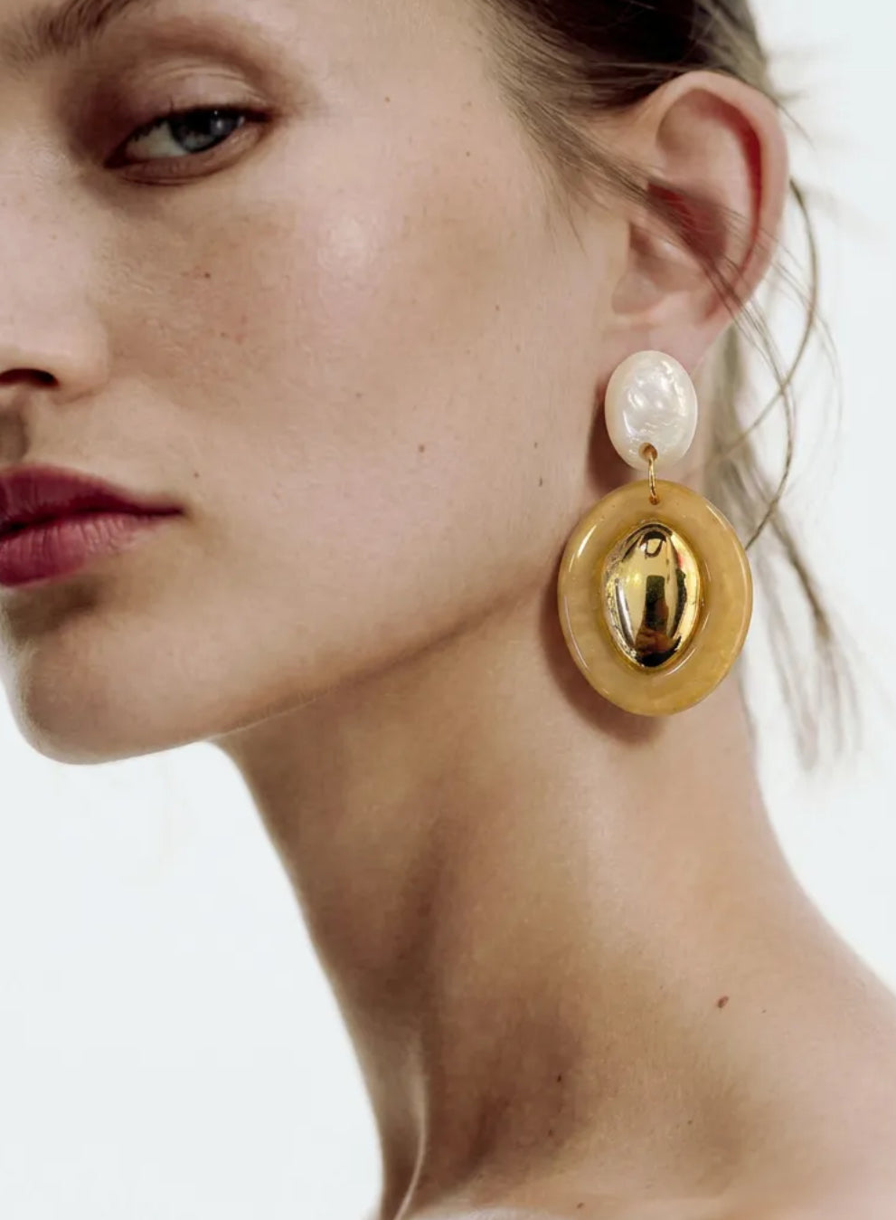 Marka Model Gold Detaylı Oval Küpe