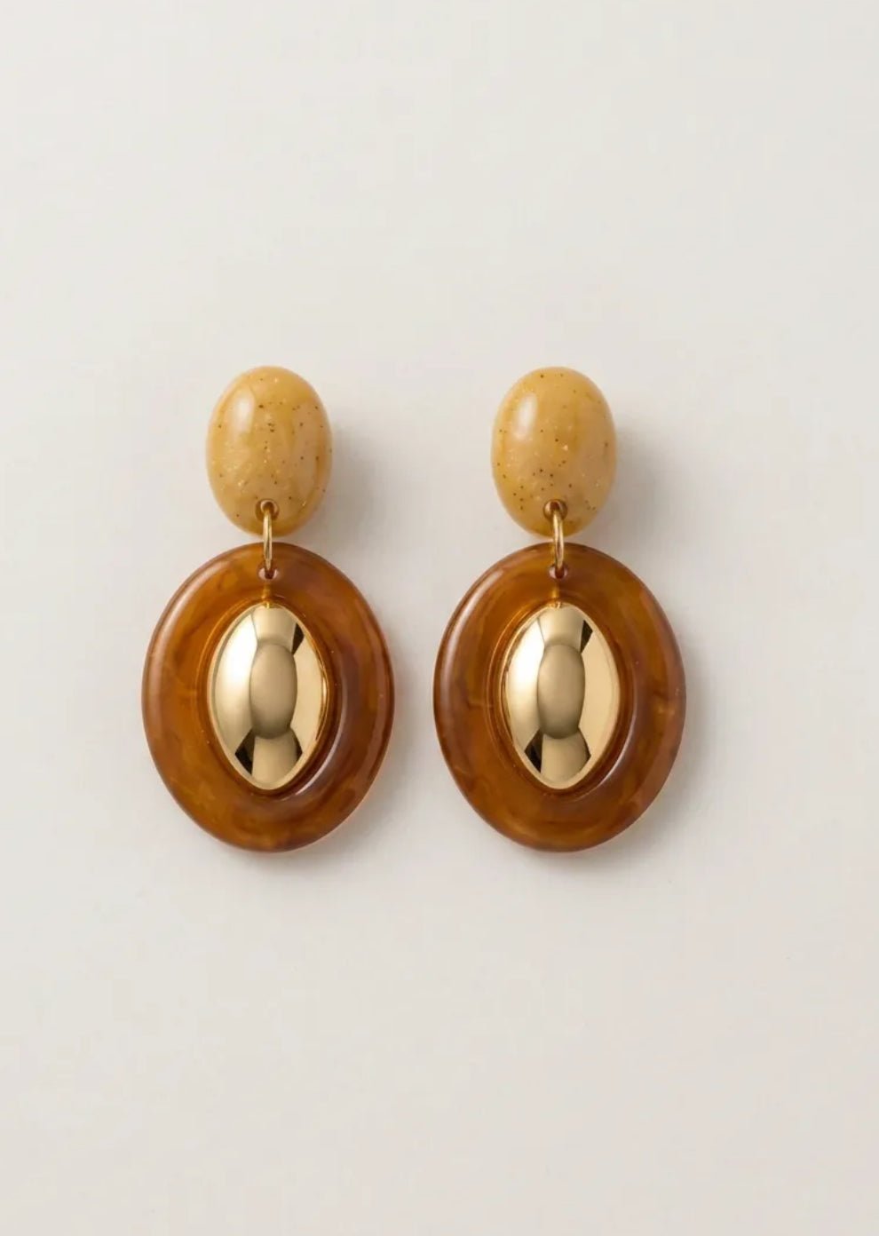 Marka Model Gold Detaylı Oval Küpe